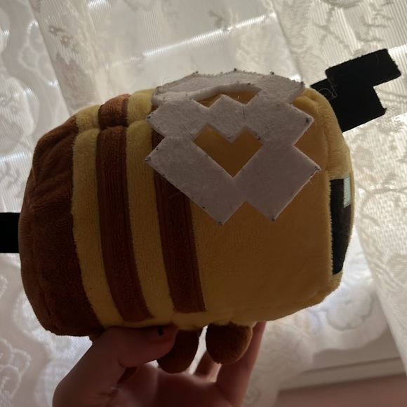 Minecraft bee plushie - Picture 2 of 4